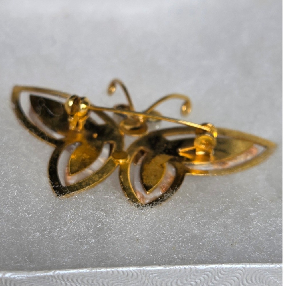 Vintage MOP Shell Butterfly Brooch Gold Tone Mid Century Pearl Accents 50s-60s - Picture 5 of 7